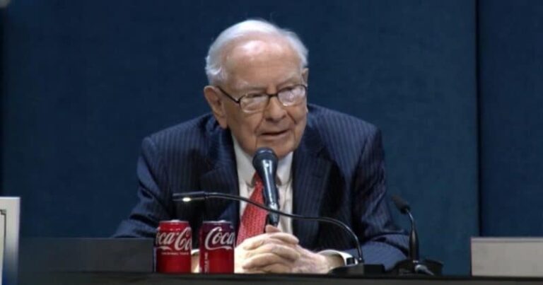 Warren Buffett says he would load up on Apple just not in this market
